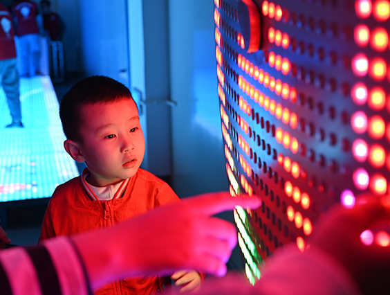 探索光電奧秘，勇電科技之光照進(jìn)小朋友們的課堂