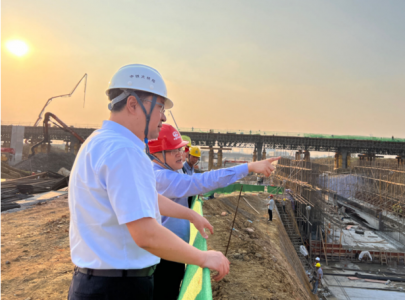 集團(tuán)黨委書記、董事長涂建平赴洪騰高架 施工一線進(jìn)行調(diào)研