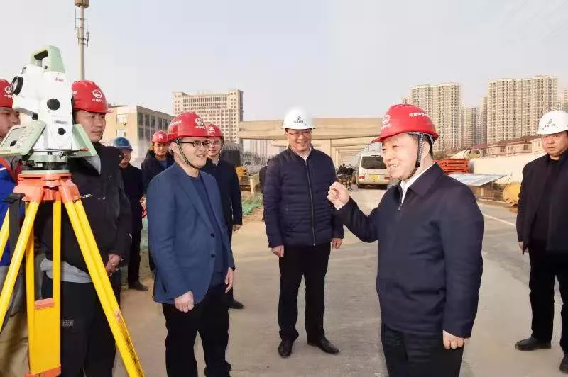 江西省委副書(shū)記、代省長(zhǎng)葉建春看望慰問(wèn)九洲高架東延項(xiàng)目一線職工